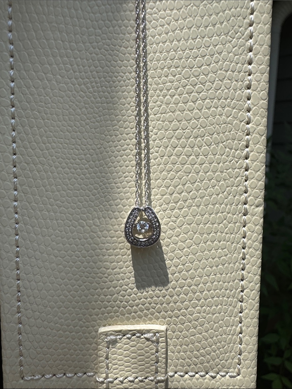 White gold Horsehoe Pendant Necklace with diamonds